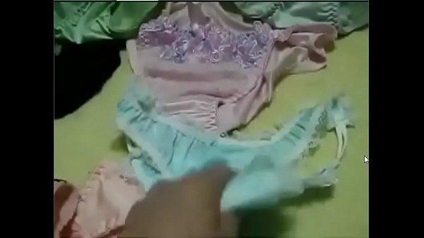 Japanese girl showing her panties [upload king J10019]