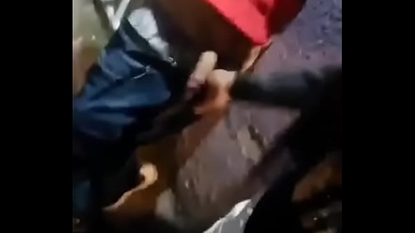 Chupando verga afuera del motel