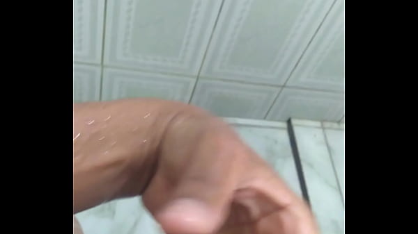 Garoto de 18 Masturbando no Banheiro 