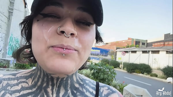 Puta pierde en reto, la follo y hace una cumwalk en la calle