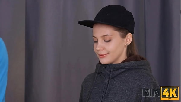 RIM4K. Stud receives new phone and rimming from lovely delivery girl  