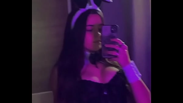 Novinha gostosa com tes&atilde;o , mim mandem mensagens 