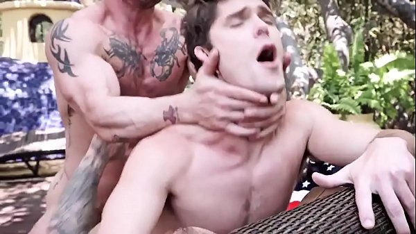 Disfrutando de una follada en la casa