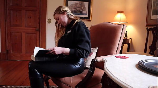 Photographer asks PAWG slut Cheetah Adora to model, she rides his huge cock because she can't resist and also blows and deep throats him. 