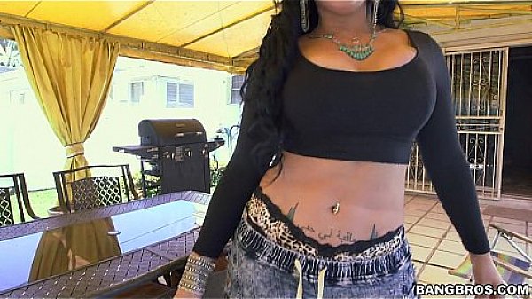 Massive Booty on streets of Miami