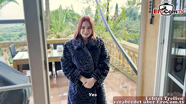 Deutsche BBW Teen ist Notgeil und probiert die EroCom Sex app zum ficken 