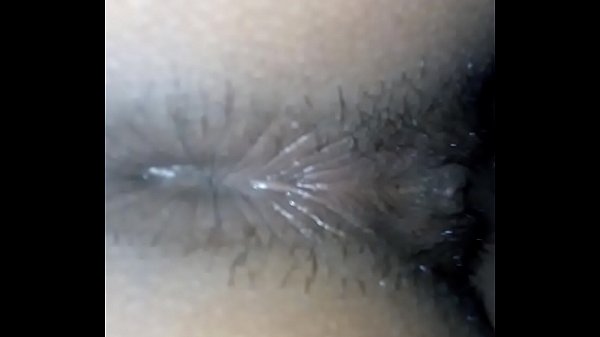 Su hermano se rie cuando se entera que a su hermana le gusta que le llenen de saliva el culo