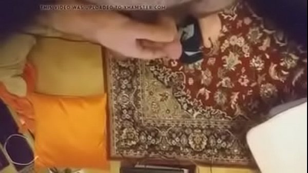 Im masturbating my small dick and cumming 