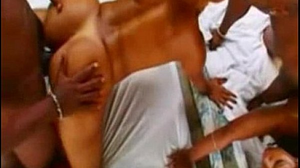 Luana & Joyce have amazing asses