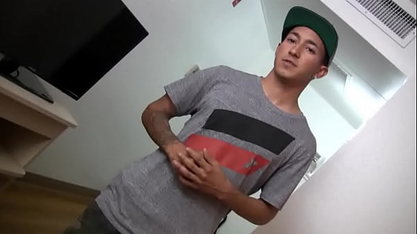 Latino guy jerking off his nice uncut dick 