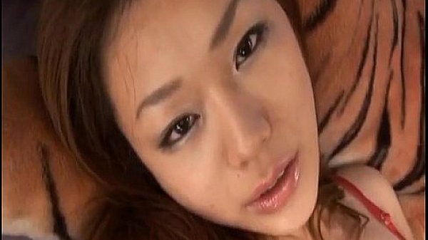 Sakura Hirota fucks herself with vibrator