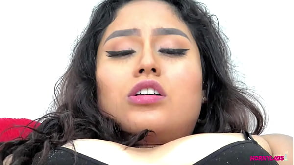 Jovencia culona se calienta masturbandose con consolador - Kassandra Miller 