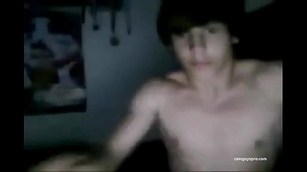 Bored Dude Gets On Cam And Jacks Off ( Camguyspro.com )