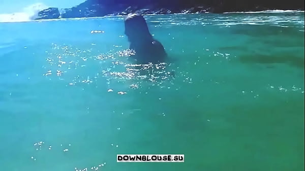 выпал ливчик во время купания в море