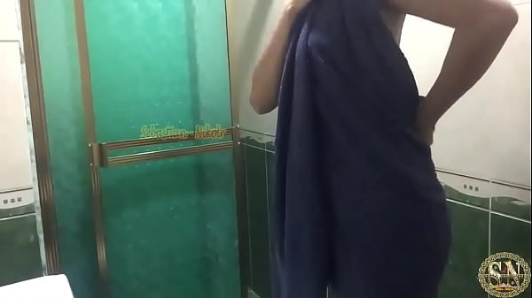 My girlfriend comes to fuck me in the bathroom hard sex with my boyfriend  