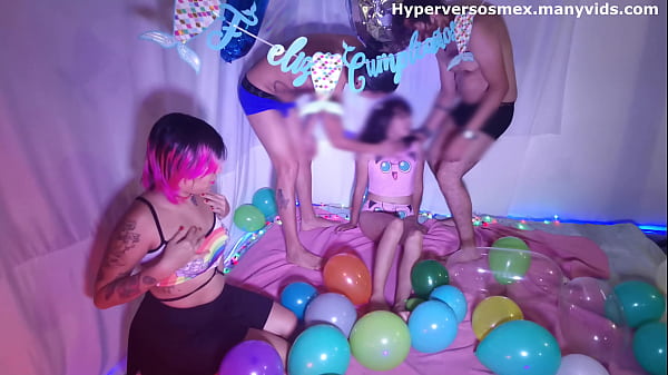 apenas cumple 18 e inicie a mi hermanastra con una orgia teen nerd 