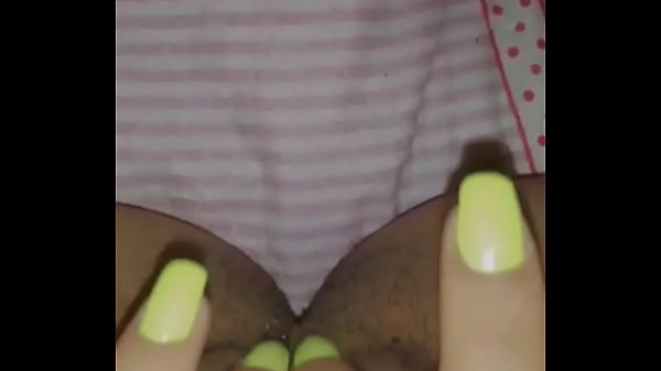 Vecina caliente masturbandose