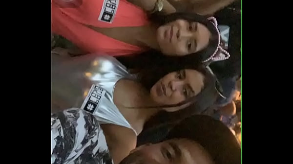 Jade morena novinha rebolando