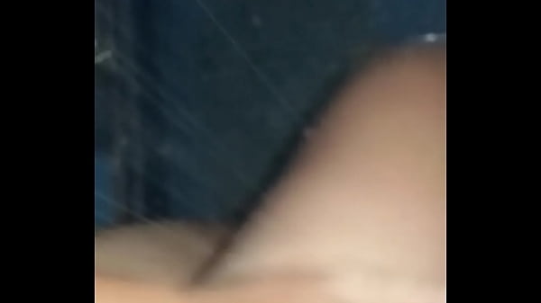 Jovencita en la ducha sexy