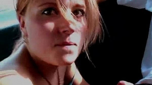 policias recogen a mujer en la playa