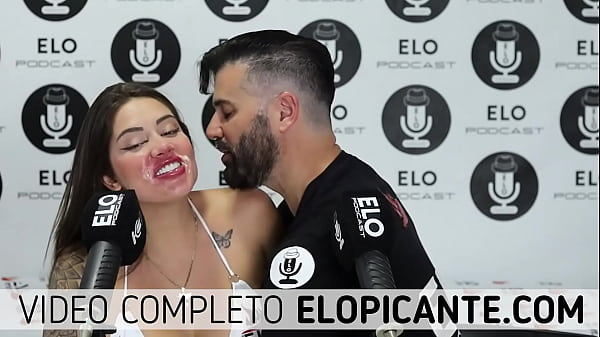 HERMOSA COLOMBIANA ACEPTA EL DESAFIO DE LA BANANA CON CREMA