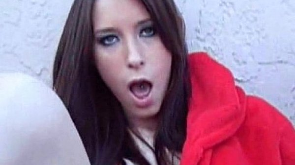 Teen-Tries-Rooftop-Masturbaition 