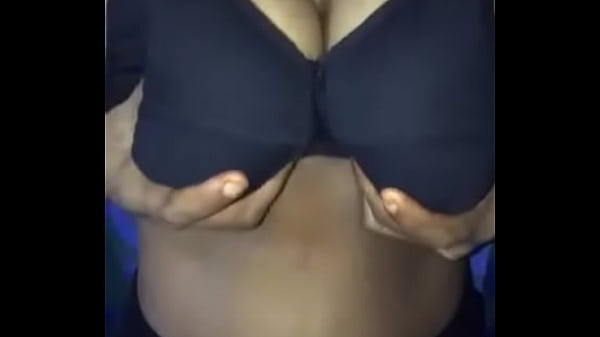 Neighbor aunty show seducing me showing her tits