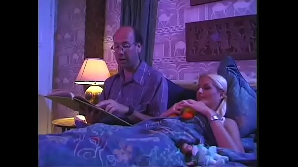 Teenager bionda cavalca grosso cazzo duro