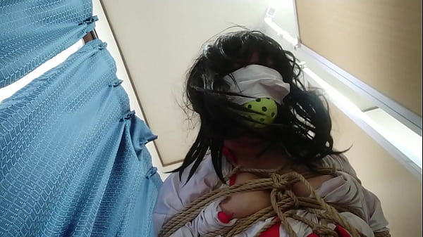 巫女のサテン着物女装をして、自縛りでオナニーをしています。 