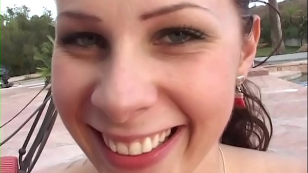 Gina, est une salope chaude, a beaucoup &agrave; offrir dans sa blouse et elle souffle pour sa vie, comme avec les seins et la bouche qui les maintient en bonne sant&eacute; ....  