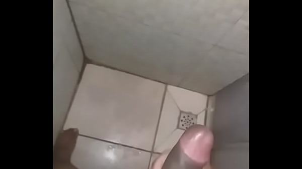 De bobeira em casa, aquela leitada no banho