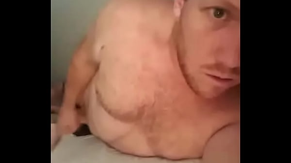 macho se ,masturba viendo fake 