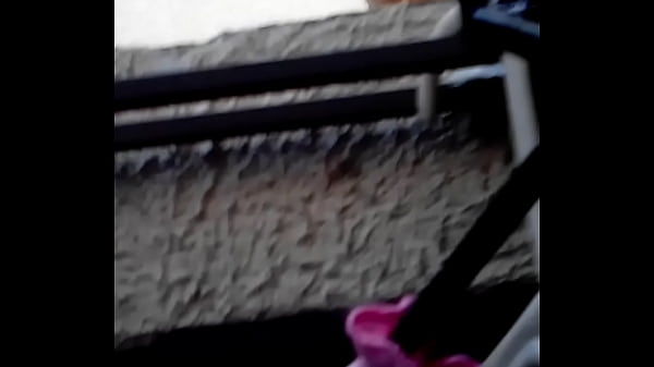 Espiando a mi vecina lavando en calzones