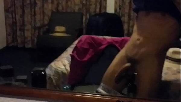 Yo sacudiendo mi verga h&uacute;meda