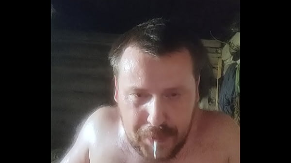 Сперма во рту.конча на лице. русский парень из деревни  пробует свежую сперму. полный рот спермы у русского гея.