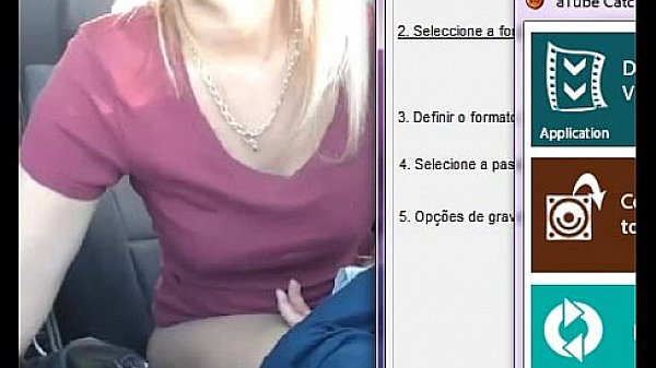 Mulher se masturbando no carro