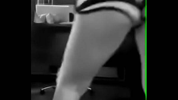 Candee Comerio moviendo su culito