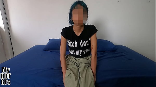 &iexcl;Apenas legal! Jovencita con 18 a&ntilde;os reci&eacute;n cumplidos llega para probar algo nuevo...