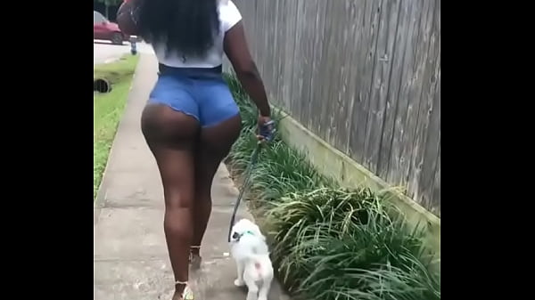 Toda una Diosa Negra.