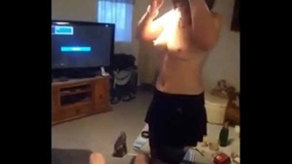 Epouse offerte dans un plan candauliste