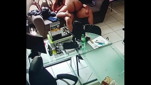 Sele olvido apagar la camara de la oficina  