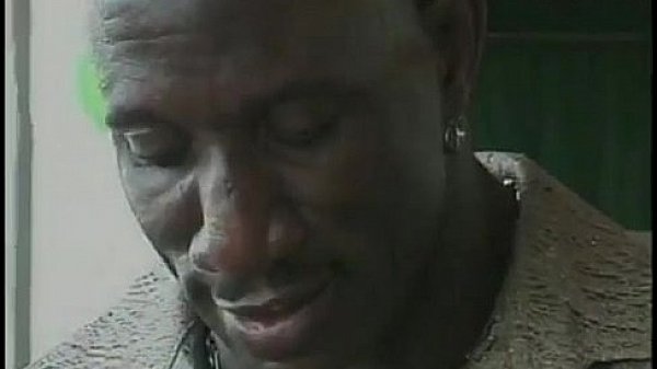 dos negros agasajadose