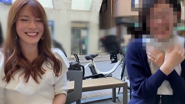 パート1〈※神々しいまでの美しさ！完璧美肌スレンダー妻とトロけ合う濃密ハメ撮り！ごっくん中出し3連発！〉エステ通いで完璧にカラダを磨き上げるセレブ妻！お酒を飲むとエッチな気分にビール片手に気品漂う愉悦フェラ！放尿スプラッシュ！絶叫しながらイキ狂う！腰砕け突き上げピストン！2人きりで濃密ハメ撮り延長戦！オイル&オモチャ社長婦人のラグジュアリーBODYを味わい尽す！ごっくん中出し3射精SEX！！！  