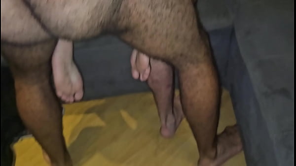 Sexo quente com o porteiro e seu amigo que vieram para conhecer o apartamento - FULL SHEER  