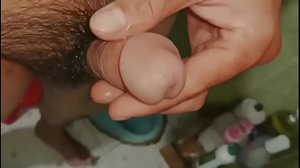 Thủ d&acirc;m ra nước