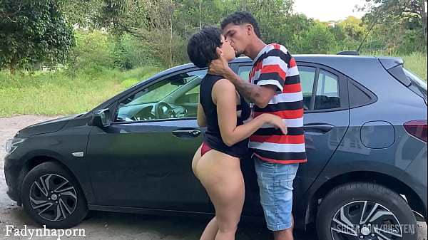 rabuda gostosa fode com uber em sitio abandonado