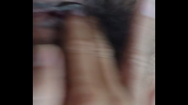 Un amigo dedea a mi luc&iacute;a Y ase que s&eacute; venga a chorros 