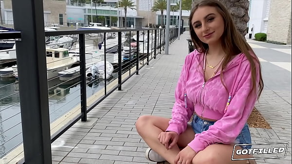 GOT FILLED - Hot Slut From Vegas Knows How To Paaaaarty!