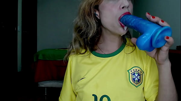 Sexy Brazil milf sucking