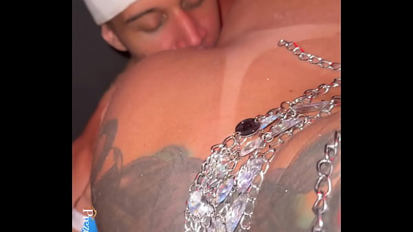 Venham e veja esse e outros v&iacute;deos completos, No Carnaval Chamei o boy para fuder nas cabines da balada. Completo com Felipe Ferraz